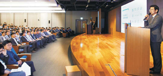 28일 잠실에 위치한 삼성SDS타워에서 개최된 '파트너사 운영 정책 설명회'에서 윤상우 삼성SDS 전무가 개회사를 발표하고 있다. 삼성SDS 제공
